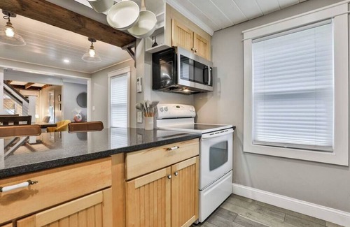 Salem Maison | Charming 1825 Farmhouse Near Boston & Canobie Lake