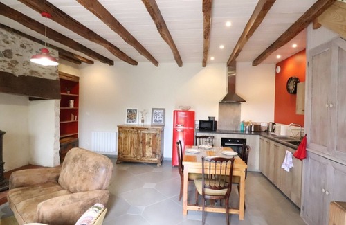 Saint-Victor Cottage | Maison de Caractère Rénovée avec Jardin Privé et Cheminée à Saint-Victor