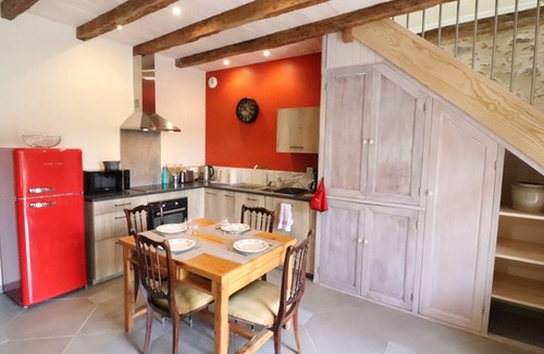 Saint-Victor Cottage | Maison de Caractère Rénovée avec Jardin Privé et Cheminée à Saint-Victor