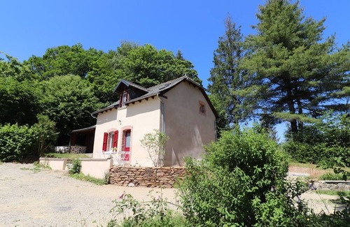 Saint-Victor Cottage | Maison de Caractère Rénovée avec Jardin Privé et Cheminée à Saint-Victor