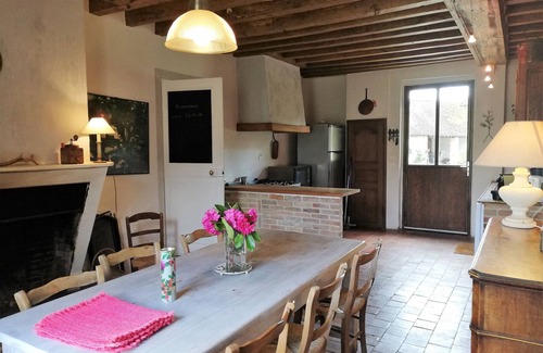 Sainte-Montaine Cottage | Maison de Charme en Sologne avec Étang Privé, Grand Parc et Cheminée