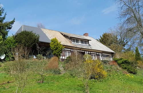 Broglie Maison | Charmante Maison Normande au bord de la rivière Charentonne à 150 kms de Paris