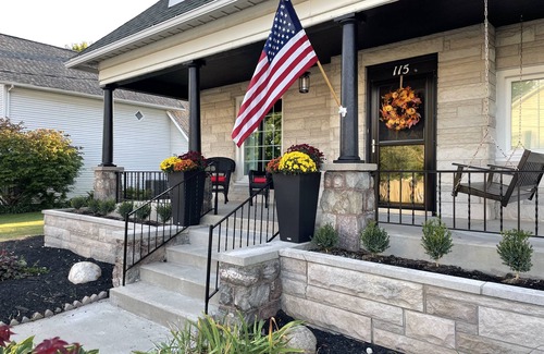 Middlebury Maison | Charming 1912 Bungalow in Middlebury Indiana