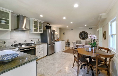 Berkeley Maison | Charming 1924 unit with garden, modern updates, and serene Berkeley views.