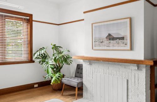 Geelong West Maison | Charming 1930s Cottage Retreat I Pet Friendly Escape