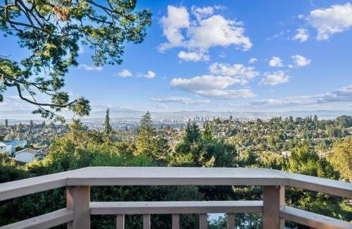 Shepherd Canyon Maison | Charming 1933 Ridge-Top Home with Stunning Views home