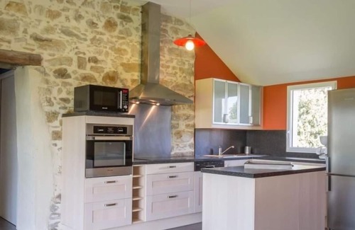 Nort-sur-Erdre Cottage | Charmante Grange Rénovée avec Terrasse Privative, Proche de Nantes et du Canal