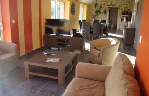 Nort-sur-Erdre Cottage | Charmante Grange Rénovée avec Terrasse Privative, Proche de Nantes et du Canal