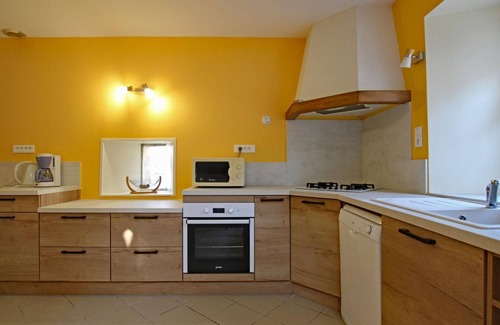 Montsenelle Cottage | Moulin restauré avec cheminée, terrasse au bord de l'eau et solarium, accueil chaleureux