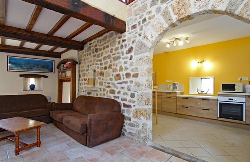 Montsenelle Cottage | Moulin restauré avec cheminée, terrasse au bord de l'eau et solarium, accueil chaleureux