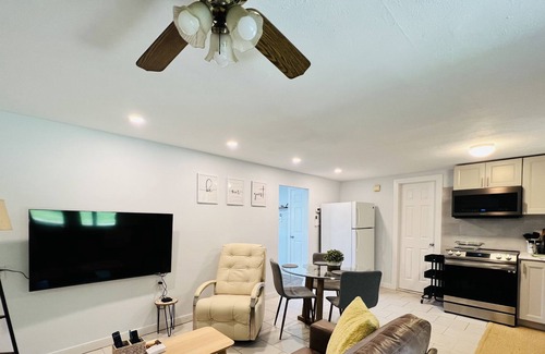 Glen Cove Maison | Charming 1B1B W/Private Entrance
