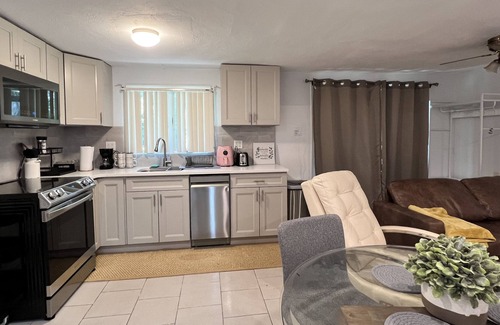 Glen Cove Maison | Charming 1B1B W/Private Entrance