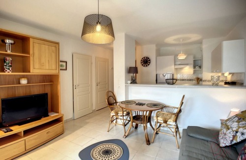 Lamalou-les-Bains Appartement | Appartement F2 climatisé avec terrasse, parking privé, à 700m des Thermes de Lamalou-les-Bains