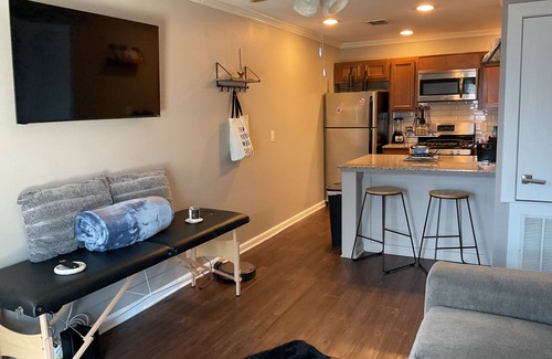 North San Antonio - SAT Appartement | Charming 1BR Getaway with Pool, Patio, Free Parking & Pet Friendly