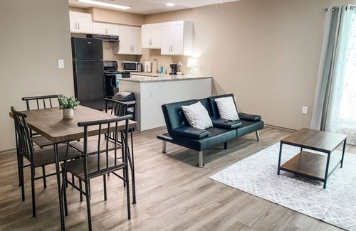 Texas City Appartement | Charming 1BR Getaway – Private, Pet Friendly, TV