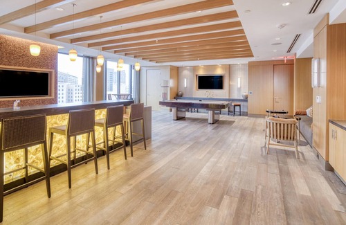 Bethesda Appartement | Charming 1BR in Bethesda with Gym & Rooftop Pool