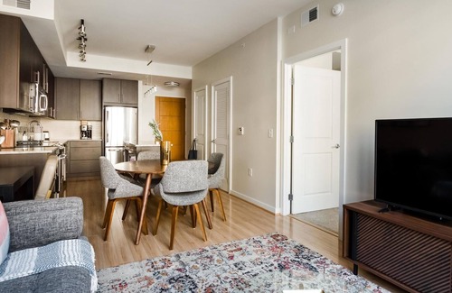 Bethesda Appartement | Charming 1BR in Bethesda with Gym & Rooftop Pool