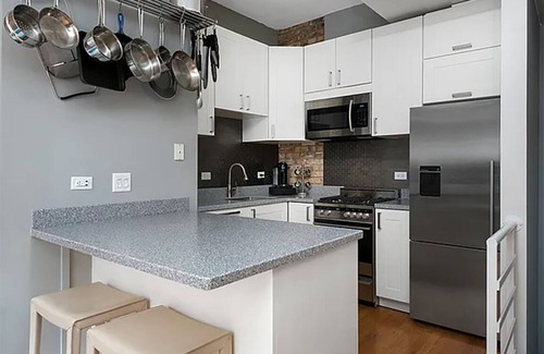 Wicker Park Maison | Charming 1BR townhome in fantastic Wicker Park, Attached Garage and EV Charger