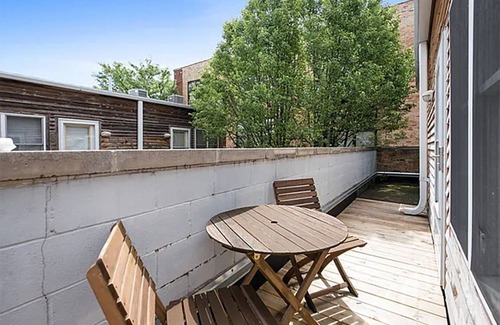 Wicker Park Maison | Charming 1BR townhome in fantastic Wicker Park, Attached Garage and EV Charger