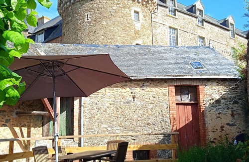 Sille-le-Guillaume Maison | Charming 2 bed historic house