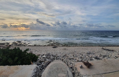 East End Maison | Charming 2 bd/2br w/pool in secluded community - Ocean Front!
