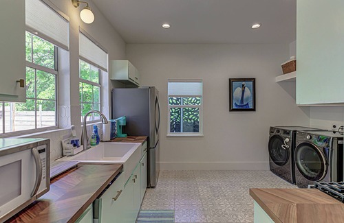 MLK Maison | Charming 2 BDR for 4, Close to Downtown Austin!