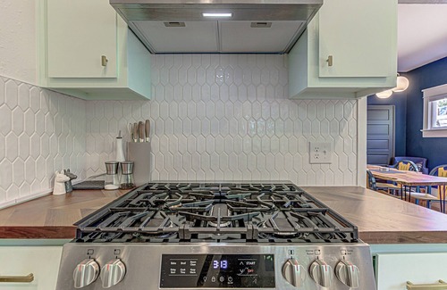 MLK Maison | Charming 2 BDR for 4, Close to Downtown Austin!