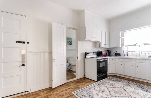 East Avenue Appartement | Charming 2-bdrm apt on lovely Park Ave. long-term option available
