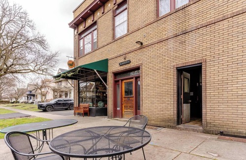 East Avenue Appartement | Charming 2-bdrm apt on lovely Park Ave. long-term option available