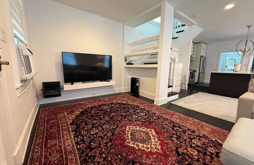 Fairlawn Maison | Charming 2-Bed 1,5 Bath House, free street Parkin