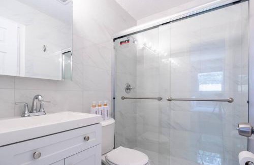 Riverside Park Appartement | Charming 2 bed 1 bath Gem 10 min to Beach!