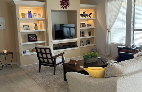 Oakwood Maison | Charming 2 bed/2 bath home w/ pool, WiFi, AC in Chandler gated community