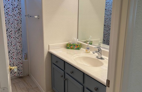 Oakwood Maison | Charming 2 bed/2 bath home w/ pool, WiFi, AC in Chandler gated community