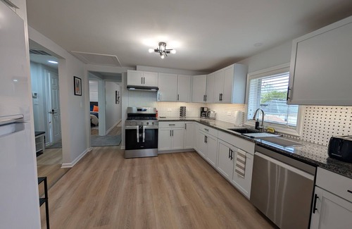 Franklin Park Appartement | Charming 2-bed.apt in Franklin Park, AC, WiFi, O'Hare, free parking, W/D in unit