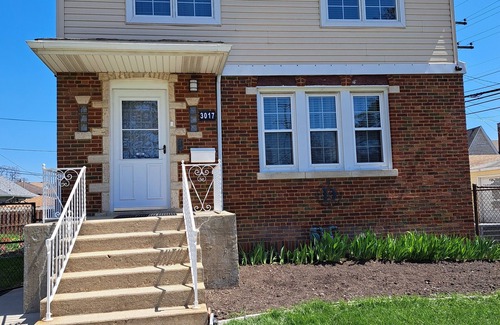 Franklin Park Appartement | Charming 2-bed.apt in Franklin Park, AC, WiFi, O'Hare, free parking, W/D in unit