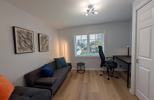Franklin Park Appartement | Charming 2-bed.apt in Franklin Park, AC, WiFi, O'Hare, free parking, W/D in unit
