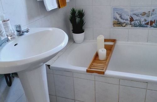 Trawal Appartement | Charming 2-bed apartment with AC and WiFi in enchanting Brackenfell, Cape Town