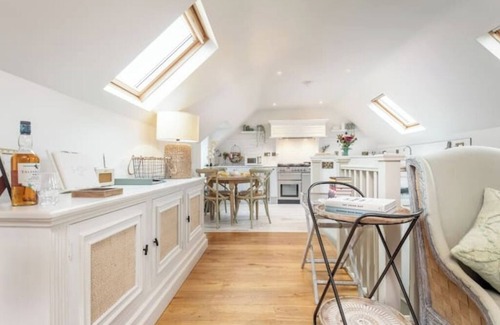 Waternish Cottage | Charming 2-Bed Cottage with Loch Bay Views – Waternish, Isle of Skye
