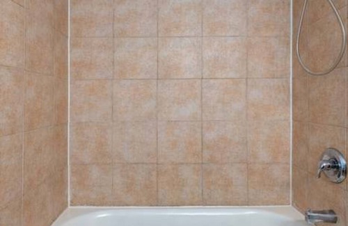 Near South Side Copropriété | Charming 2-bedroom condo in beautiful Chicago with WiFi, AC, and private parking