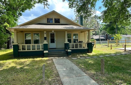 Concord Maison | Charming 2 bed home - Downtown Concord