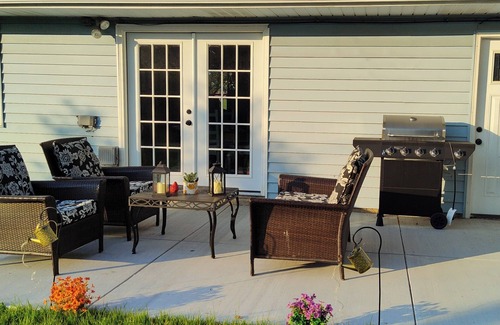 Grand Island Maison | Charming 2-bedroom house in delightful Grandyle Village with AC