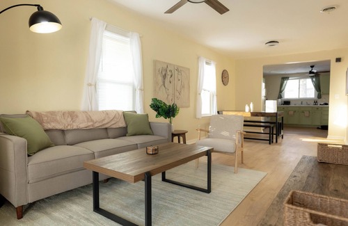 Wayne County Maison | Charming 2 bed waterfront home in quiet neighborhood w/ boat parking!