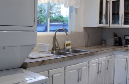 Bethel Maison | Charming 2-bed with stunning ocean views, breathtaking sunsets & modern interior