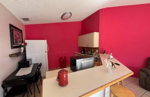 New Port Richey Maison | Charming 2-bedroom house with WiFi, AC in serene New Port Richey