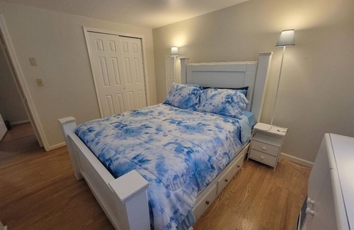 New Gloucester Maison | Charming 2-bedroom house in tranquil New Gloucester with WiFi, AC