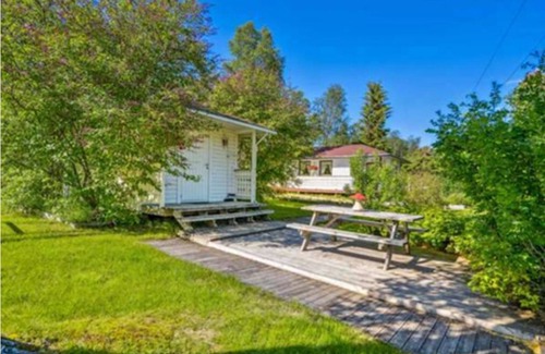 Kvaloya Cottage | Charming 2-bedrom Hemingway-Annex at welcoming Hardwood-Hideout 4U in Tromsø