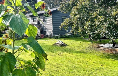 Charlottetown Maison | Charming 2-bedroom house with AC, WiFi in enjoyable Charlottetown.