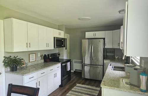 Conneaut Lake Maison | Charming 2-bedroom house in serene Conneaut Lake with AC, WiFi, large backyard