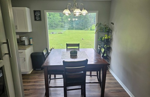 Conneaut Lake Maison | Charming 2-bedroom house in serene Conneaut Lake with AC, WiFi, large backyard