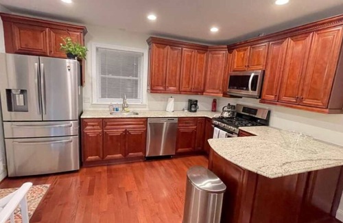 Wheaton-Glenmont Maison | Charming 2-bedroom house with WiFi, AC in fabulous Silver Spring